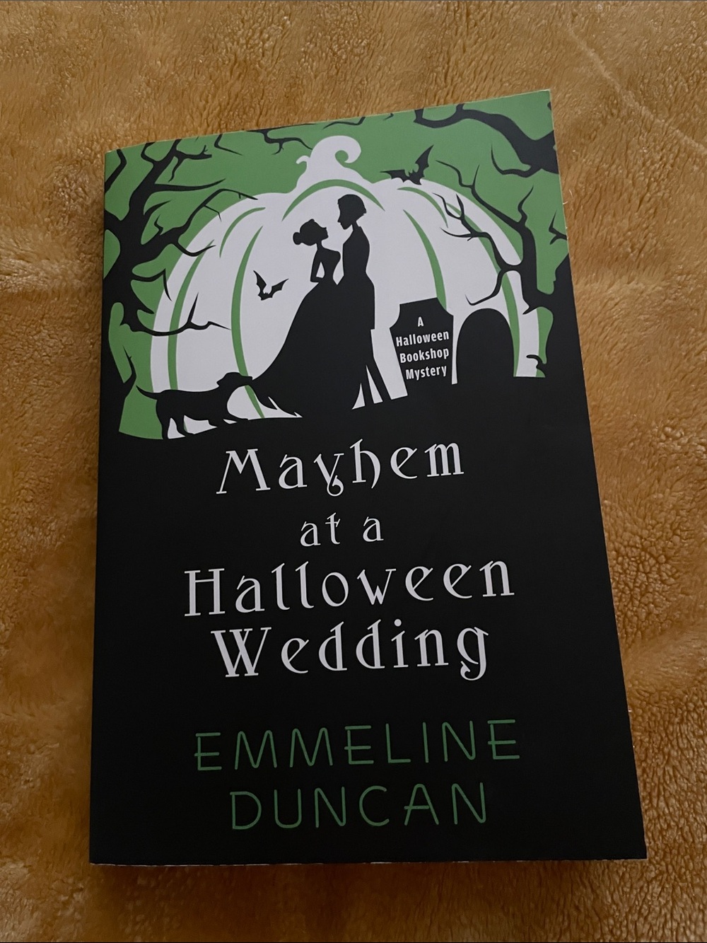 Mayhem at a Halloween Wedding by Emmeline Duncan - Black & Green Paperback